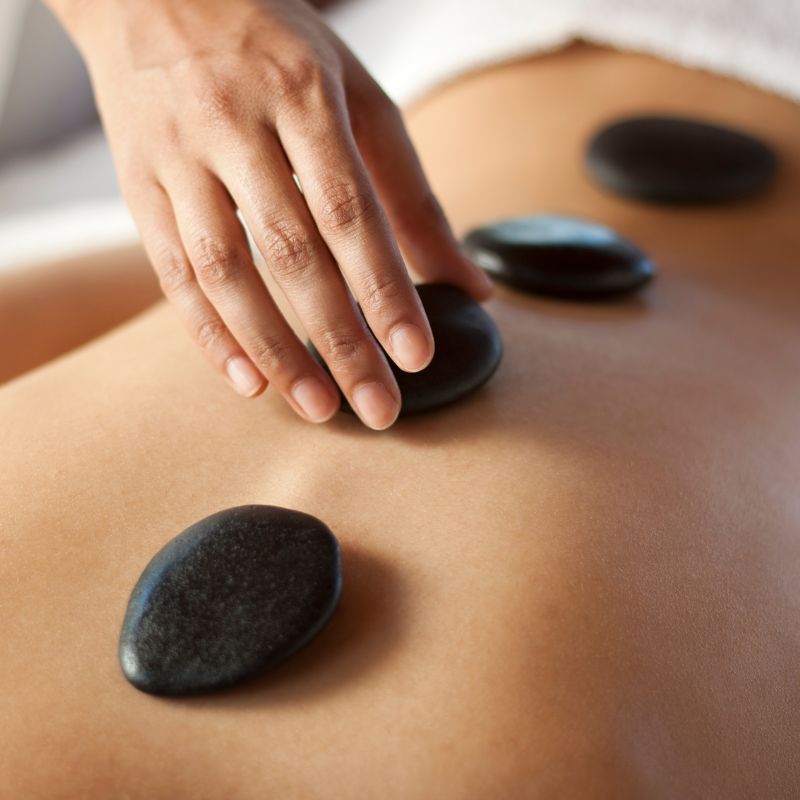 Masaje Bless Stone con piedras calientes volcánicas