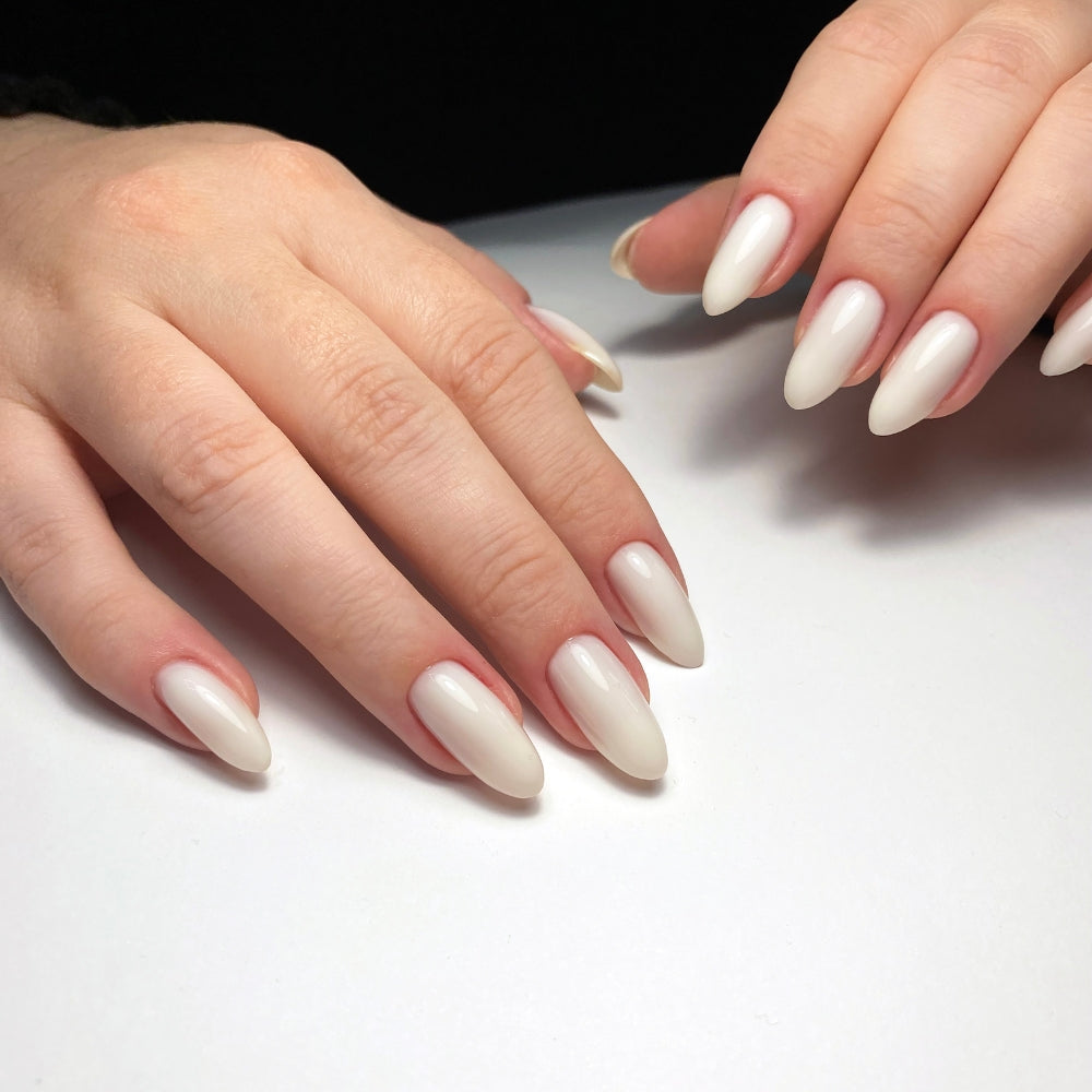 Manicura y extensión de uñas con AcrylGel